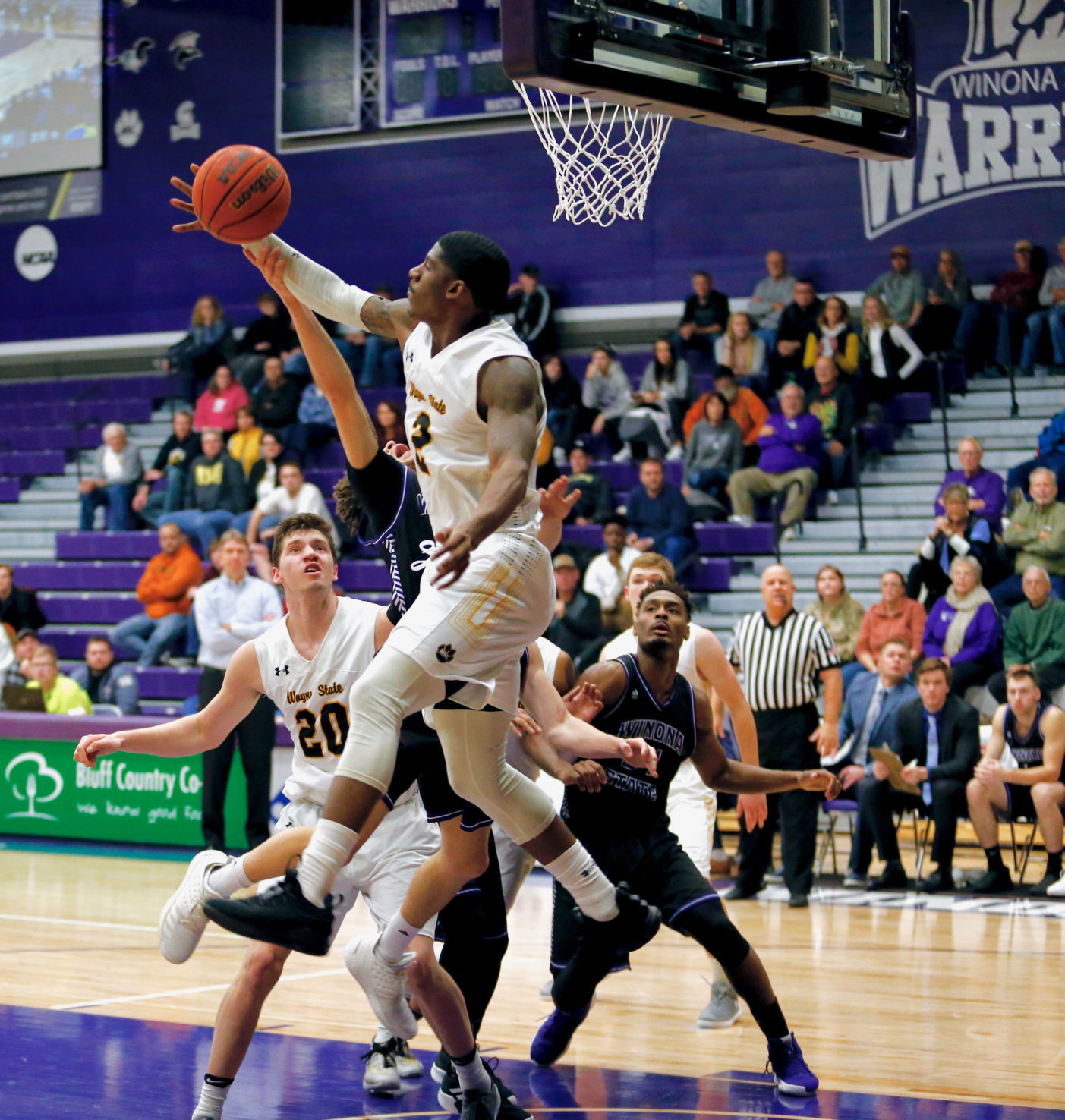 WSU MBB vs Wayne State 9
